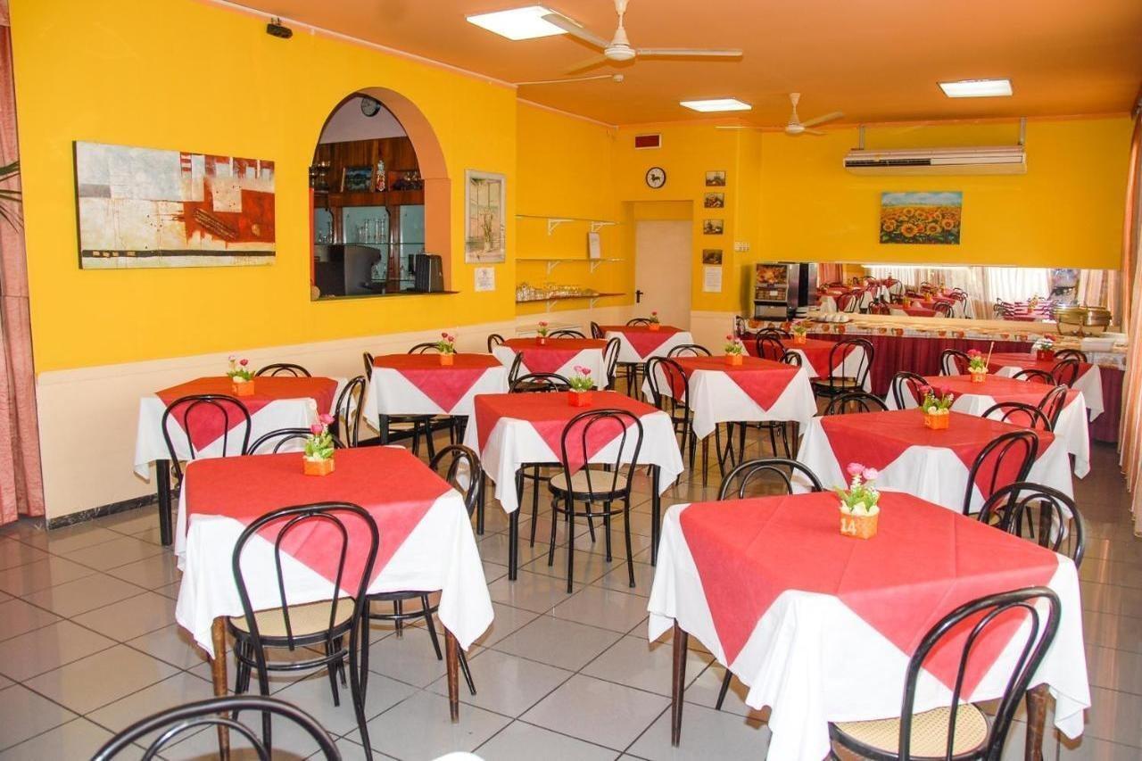 רימיני Hotel Marinella מראה חיצוני תמונה