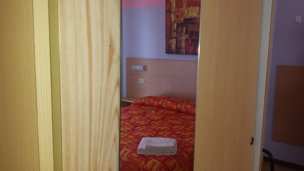 רימיני Hotel Marinella מראה חיצוני תמונה