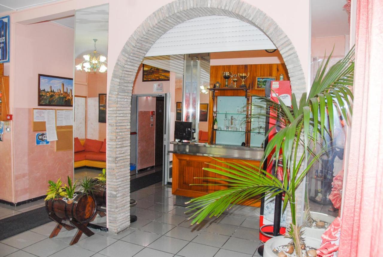 רימיני Hotel Marinella מראה חיצוני תמונה