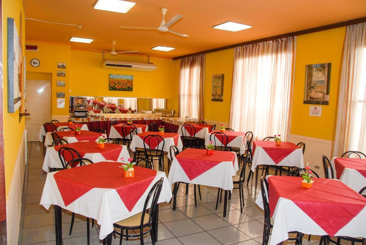 רימיני Hotel Marinella מראה חיצוני תמונה